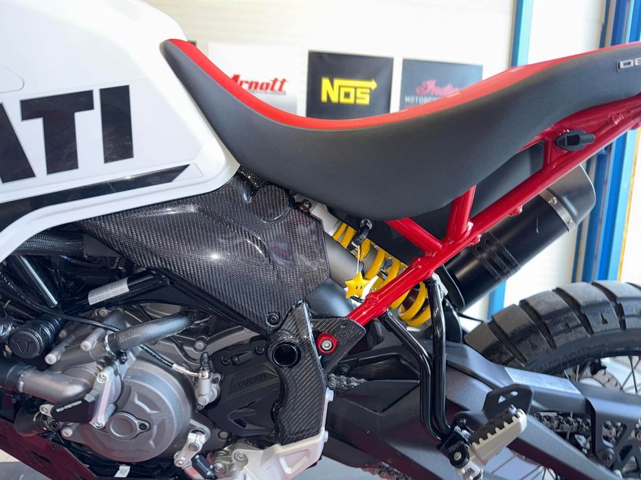 Странични 100% CARBON Панели DUCATI DESERT TX