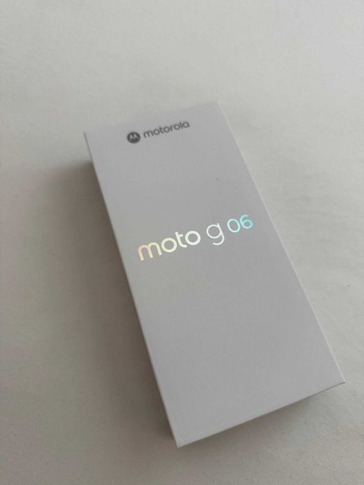 Смартфон Motorola Moto G06, 4GB, 256GB - Чисто Нов