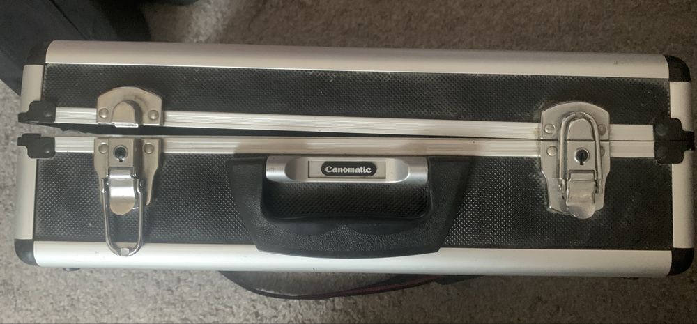 Canon EOS Rebel T3 + Обектив и аксесоари