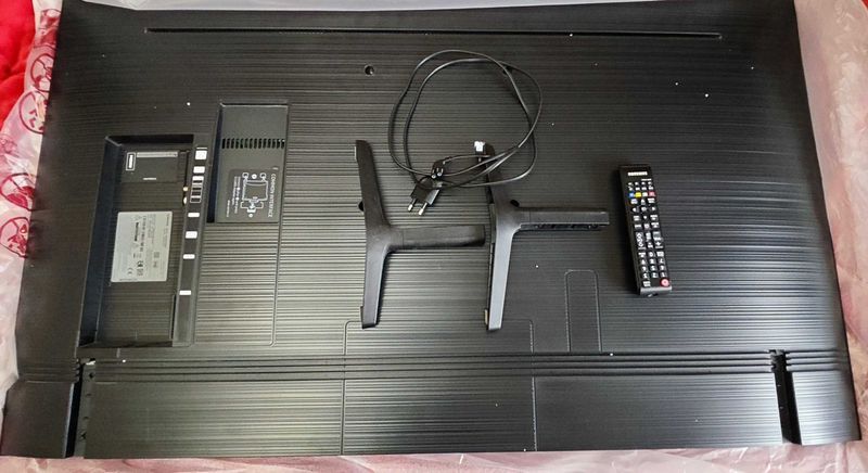 Samsung 50-инчов 4K Ultra HD Smart LED Серия 7 - Samsung UE50NU7092U