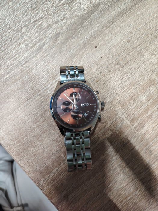 Ceas hugo boss, cadran roșu