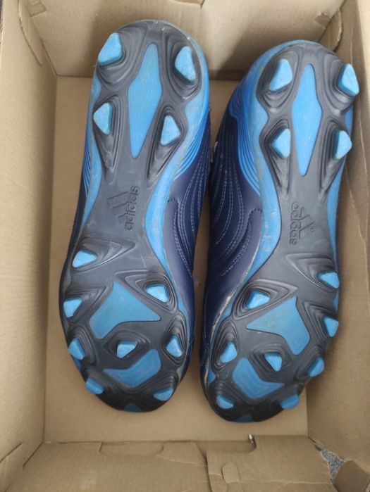 Футболни бутонки