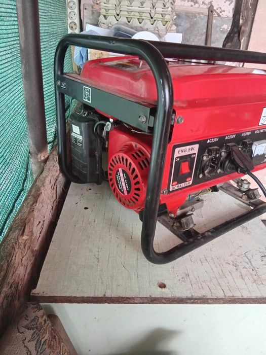 Generator de curent 12v/220V/380V