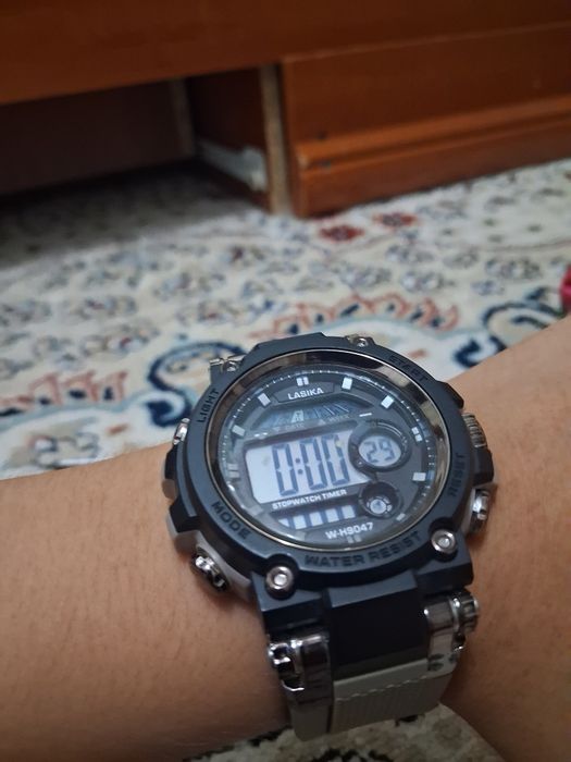 Срочно продам часы