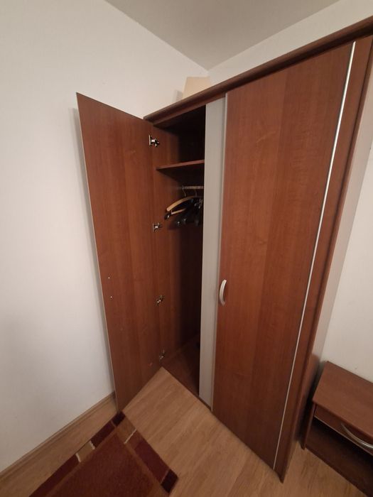 Dormitor complet – 2 paturi cu saltea, dulap, comodă TV, noptiere