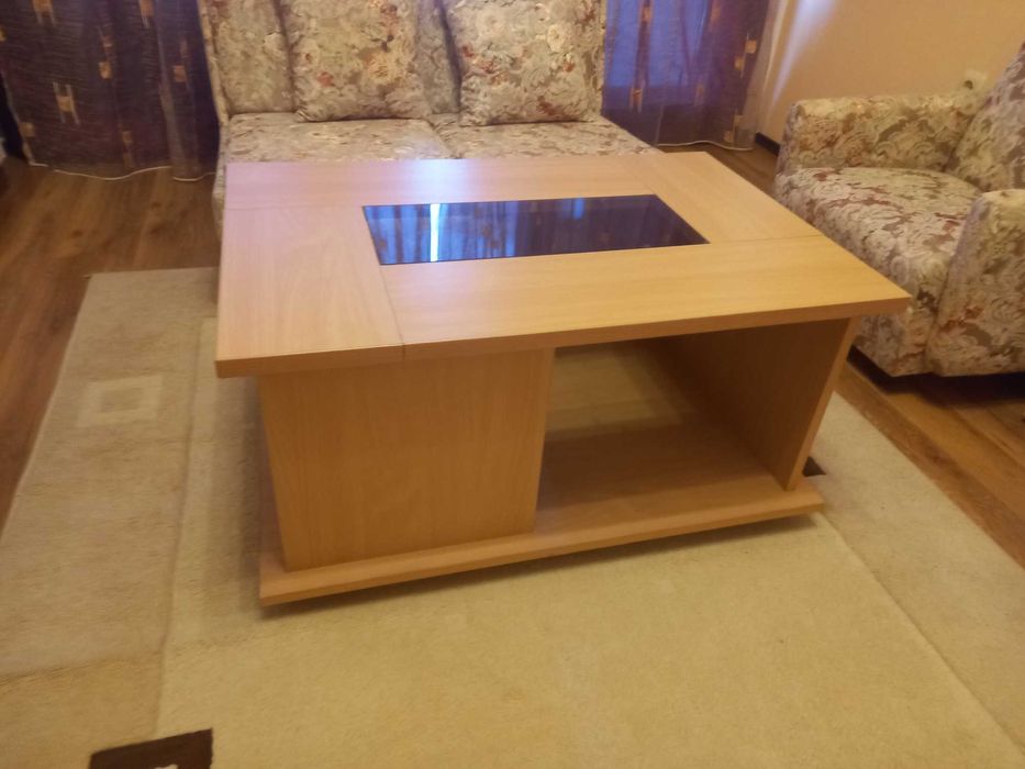 МЕБЕЛ Маса със стъкло