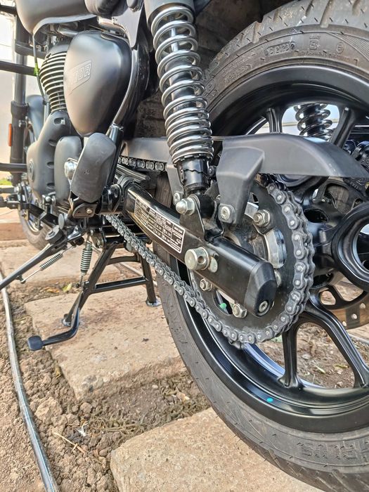 Vand/Schimb Royal Enfield Meteor 350 Stellar Black