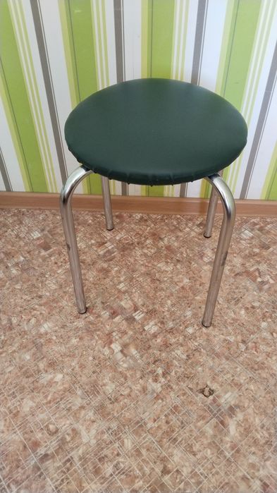 Продам стулья  , табуретки