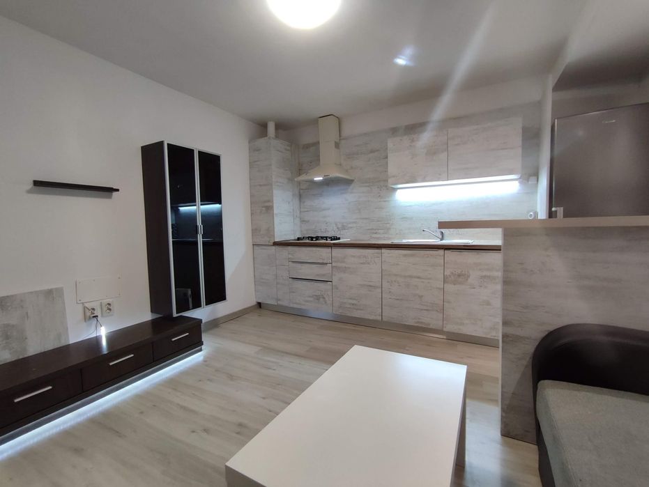 Apartament 3 camere curte proprie  2 locuri de parcare