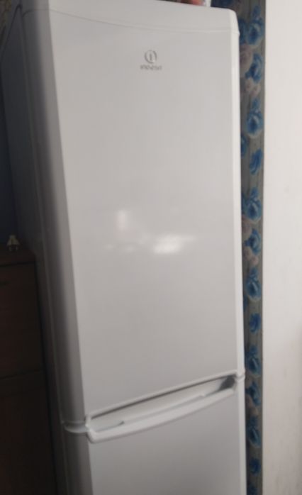 Холодильник indesit