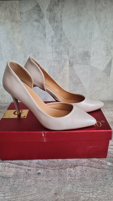 Продам женскиие туфли