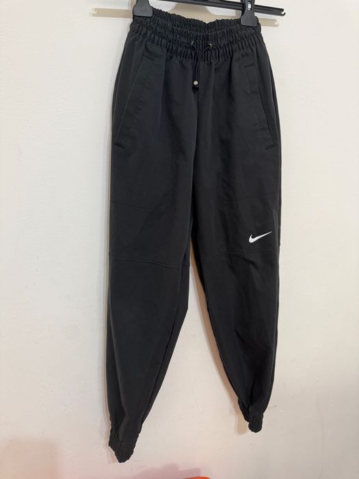 Дамски спортни долнища Nike