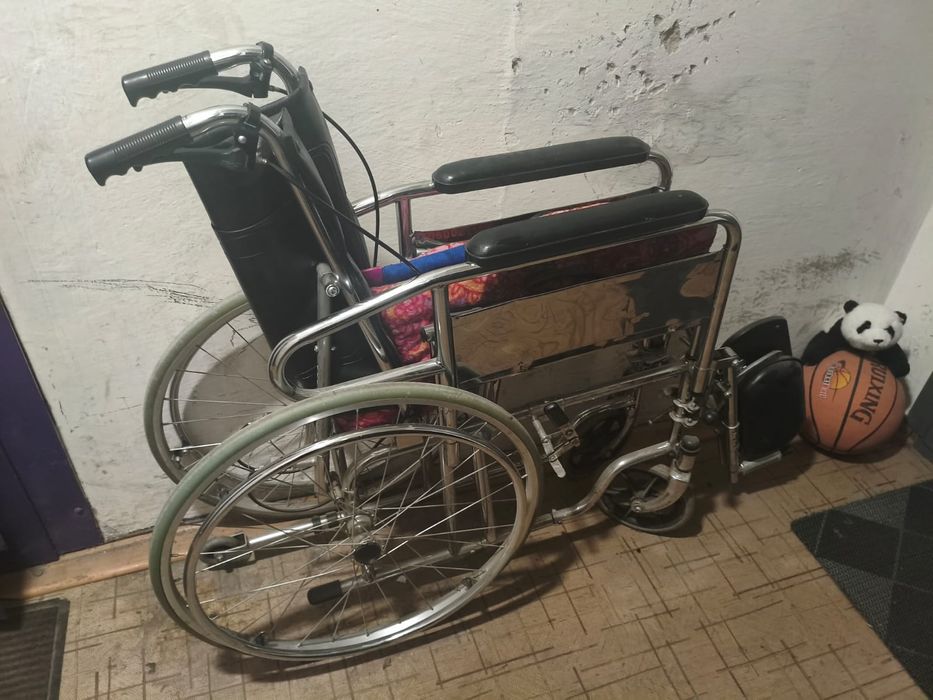 Продам инвалидную коляску