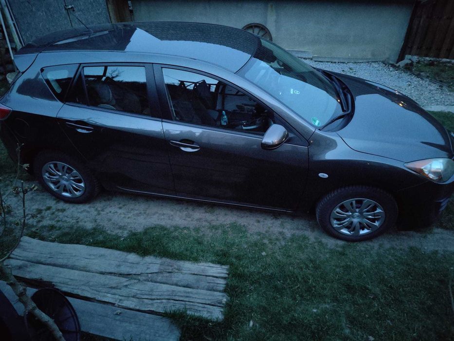 Mazda 3 – 1.6 Benzină – 2011 – 176.000 km – Dotată + 2 seturi anvelope