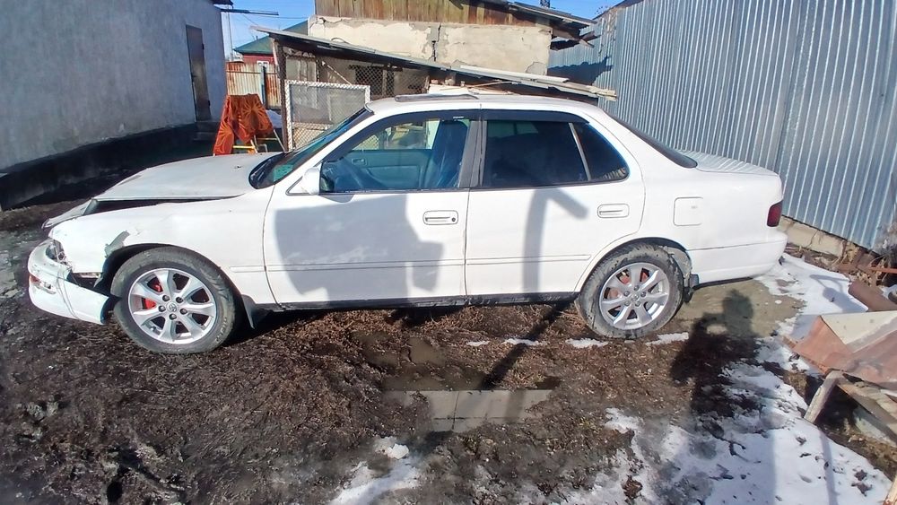 Машина камри 3л //