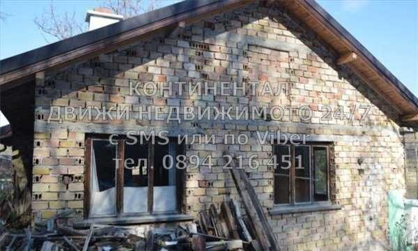 Двуетажна къща 140м2 с двор 600м2 на асфалт - код 61233