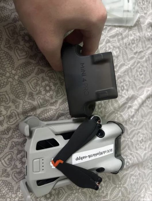 Drona DJI mini 4 pro. Pachet fly more