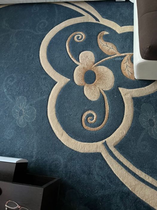 Продам ковер толстый синий