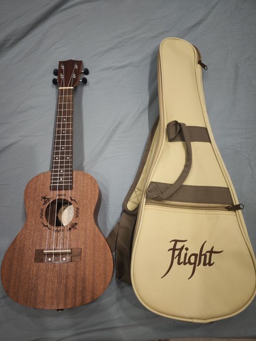 укулеле flight с чехлом