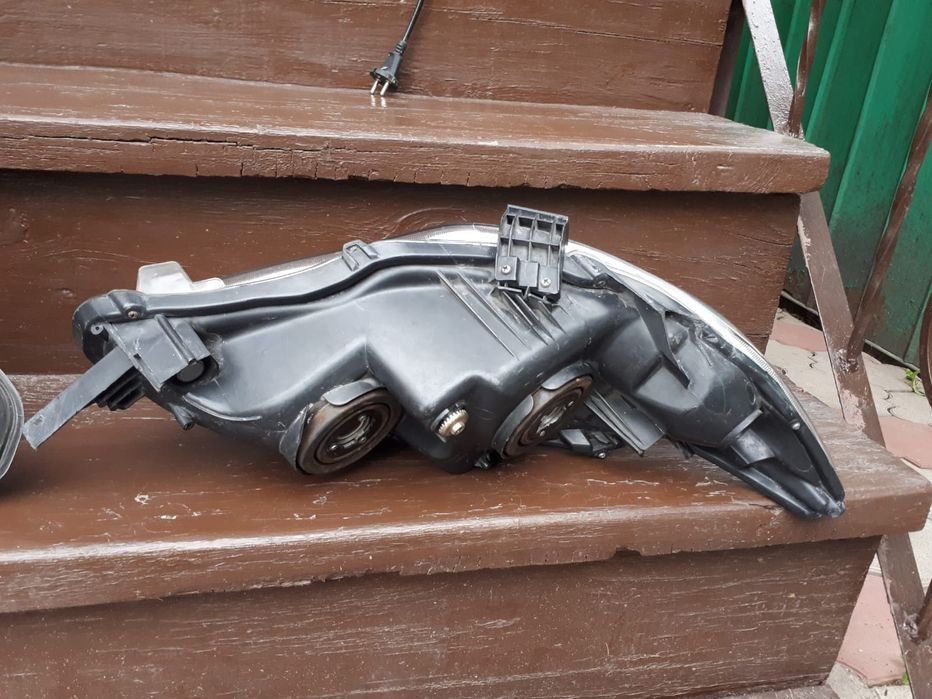 Фары Toyota Corolla