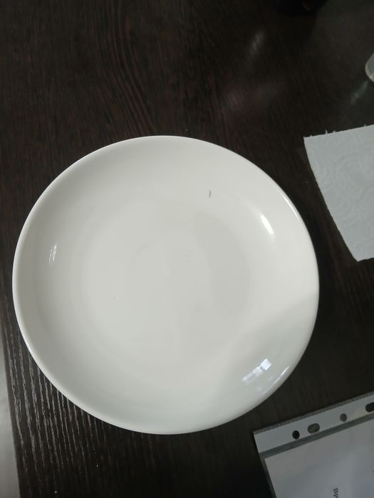 Новые белые тарелки