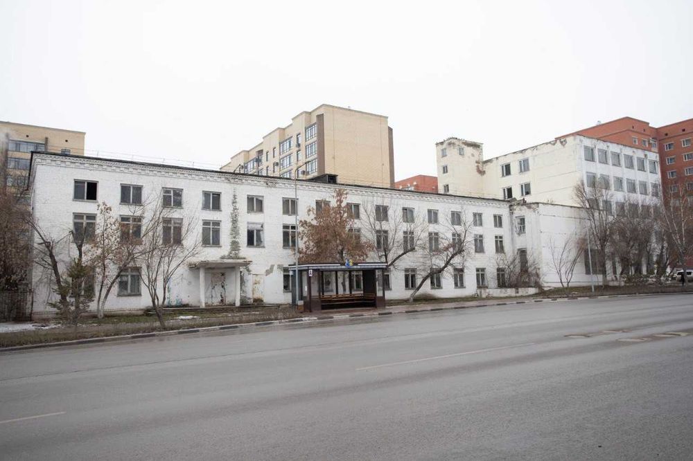 отдельно стоящее здание в центре города