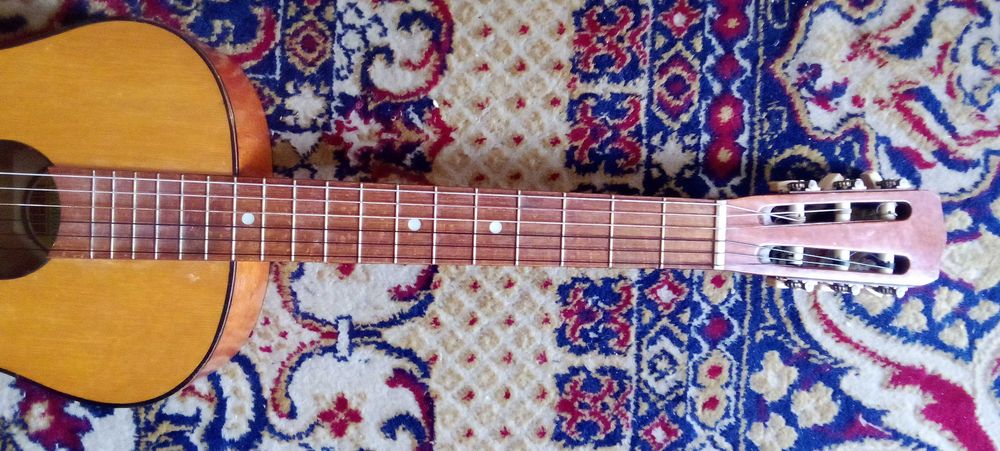 Стара китара , класическа