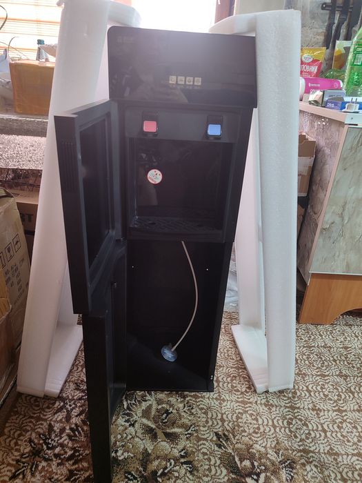 Кулер для горячей и холодной подачи воды