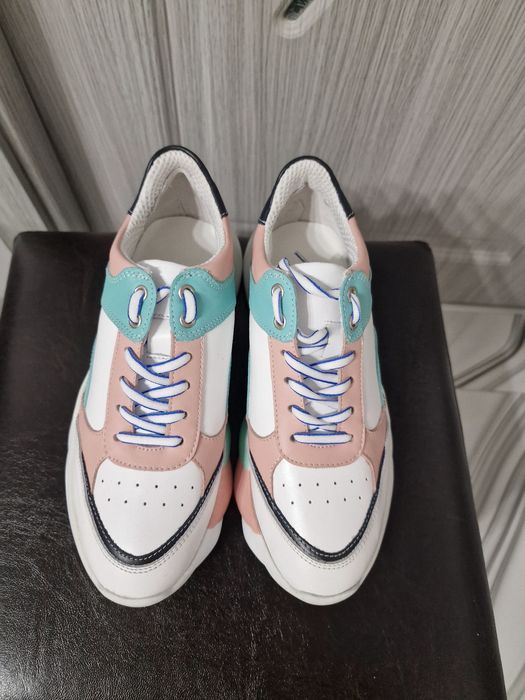 Ghete și adidași noi