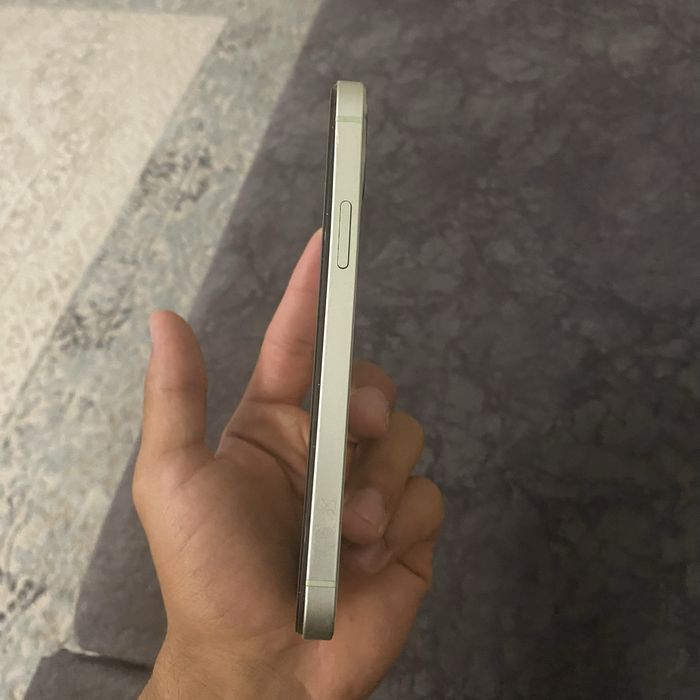 iphone 12      .