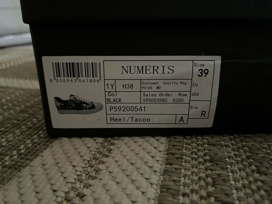 Кроссовки Numeris 39 размер