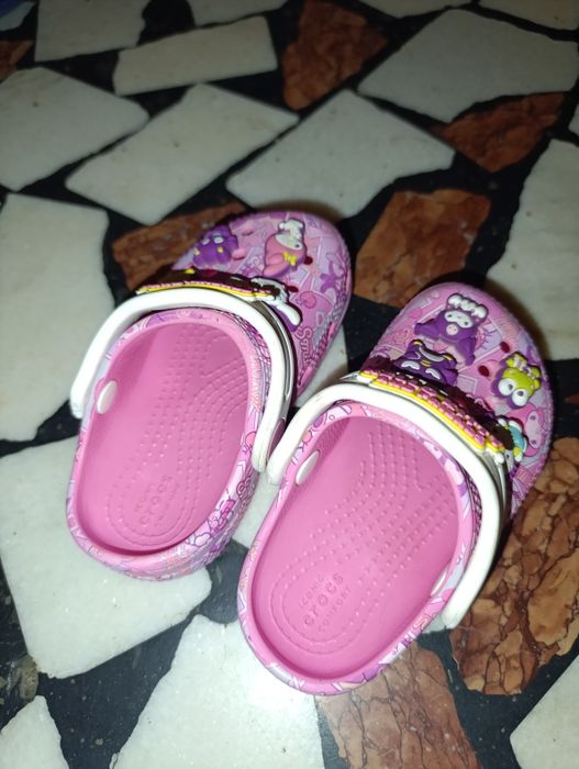 Crocs fete Hello Kitty