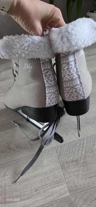 Продам женские коньки