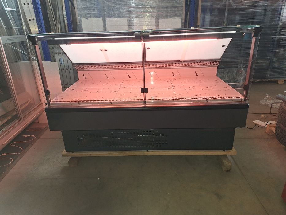 Щандова хладилна витрина 1875мм с вграден агрегат и депо