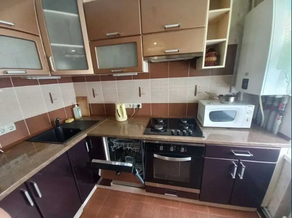 Дава се под наем Двустаен апартамент в София, Център - 55 кв.м за 423.3 € - Снимка #2