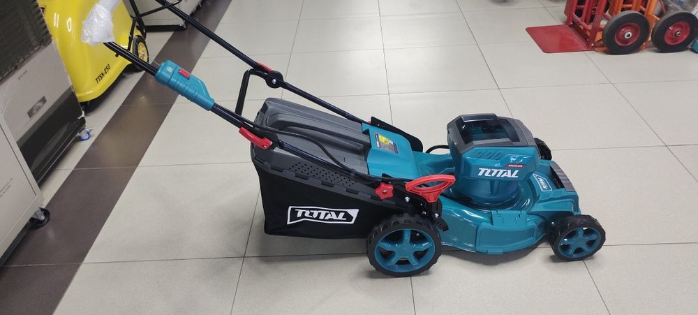 Продается газонокосилка