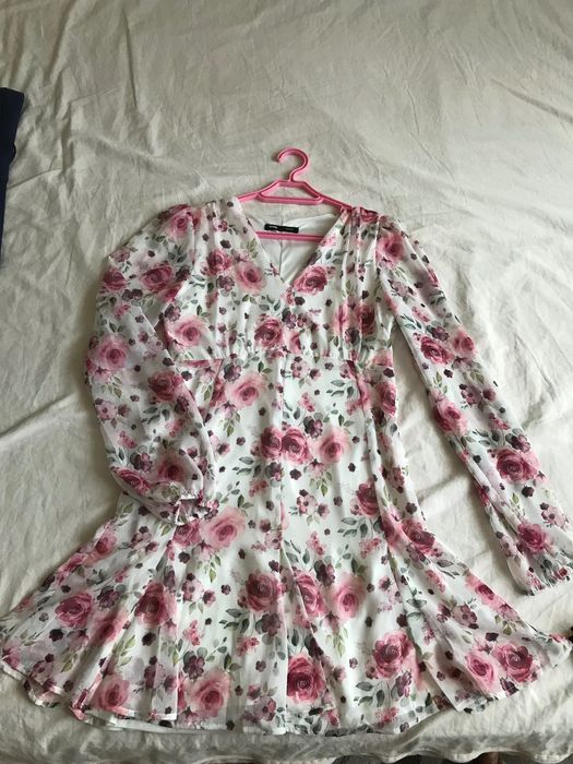 Рокля с флорален десен Sinsay