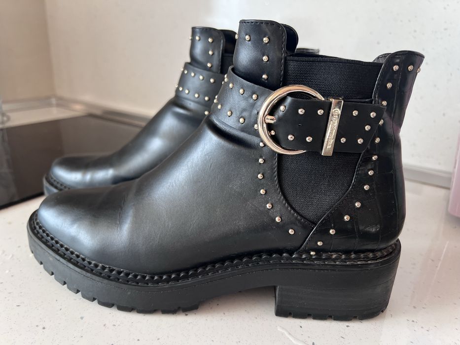 Боти Stradivarius със златни каишки