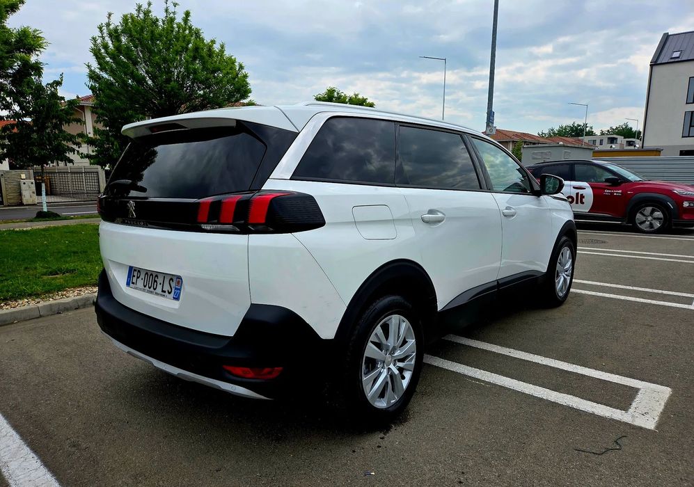 Peugeot 5008 1.6 diesel,7 locuri,manual,navi,bord virtual,full,stare foarte buna.