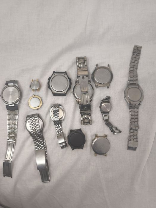 12 броя ретро часовници