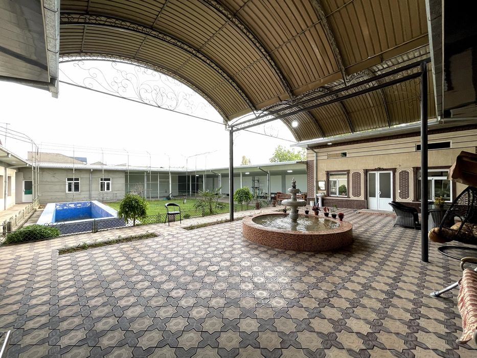 уй сотилади участка 10 соток 10 хона уй катта оилага мулжалланган