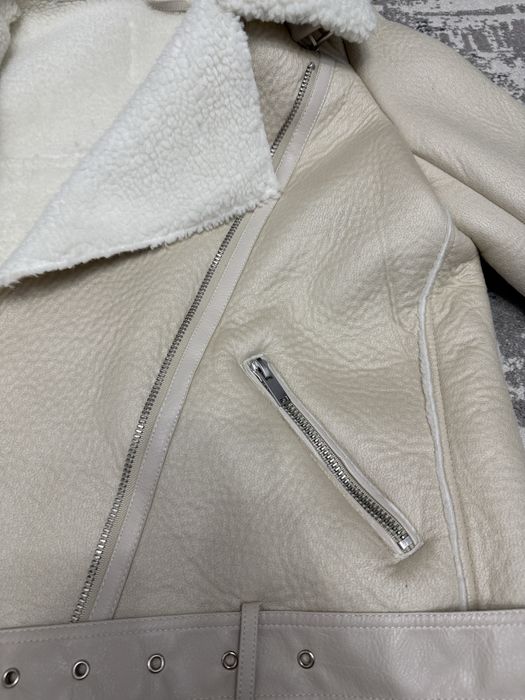 Продам дубленку белого цвета