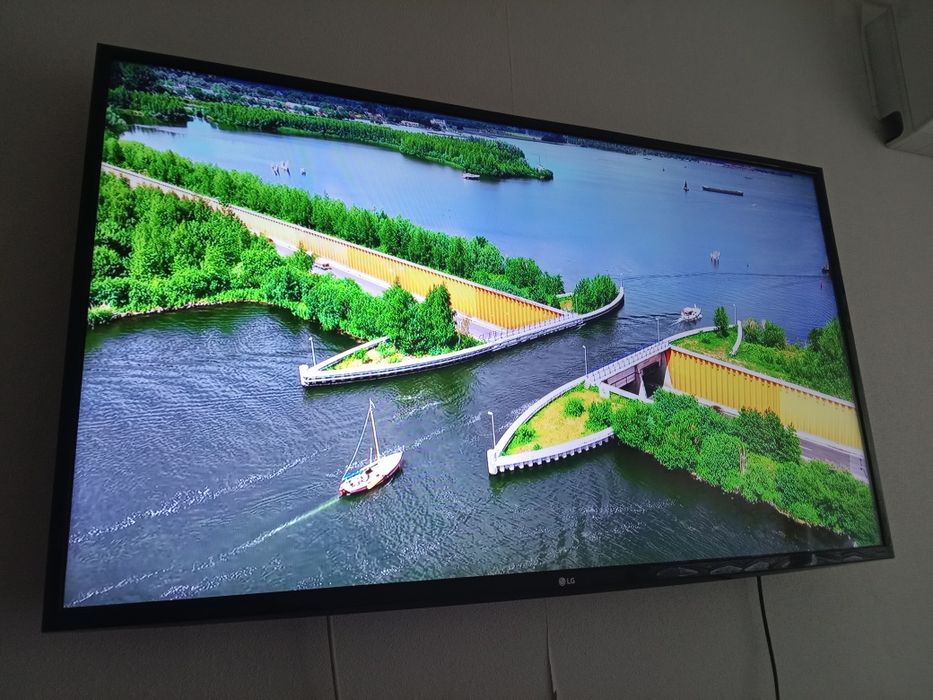 Большой LG-110см.4K ULTRA HD Smart WIFI T2