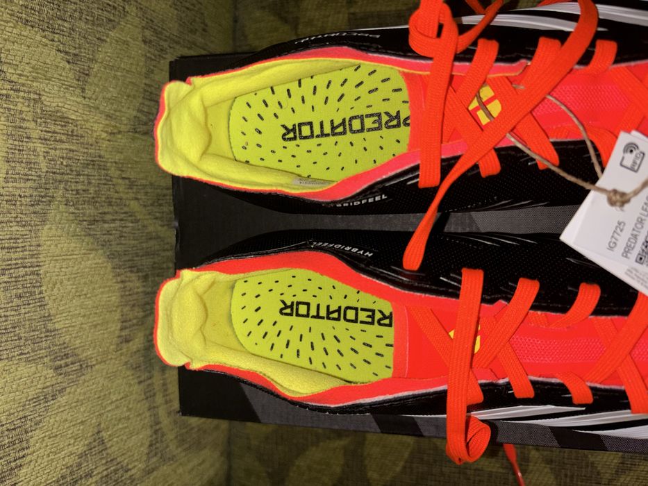 Нови футболни обувки Adidas Predator league  MG