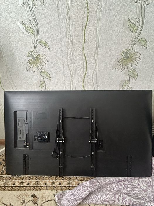 Продам телевизор Самсунг, размер 96,55,110