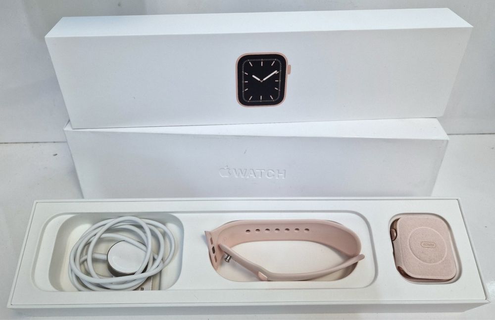 Apple Watch 5 40mm Pink Gold Използван