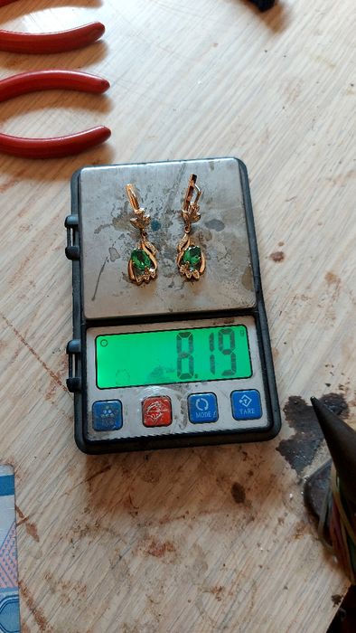 Продам золотой гарнитур.