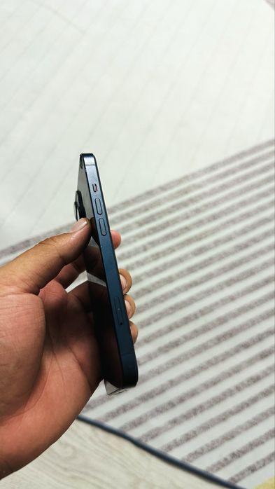 Iphone 13 blue.