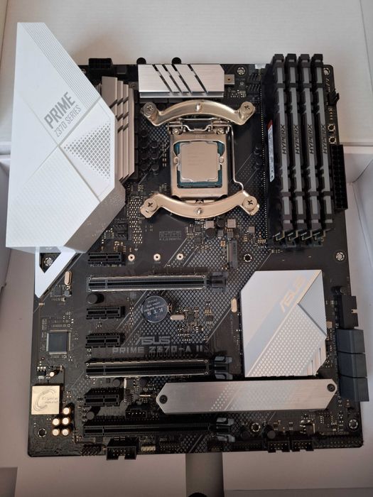 Placa de baza + Procesor + Memorie Ram + Sursa