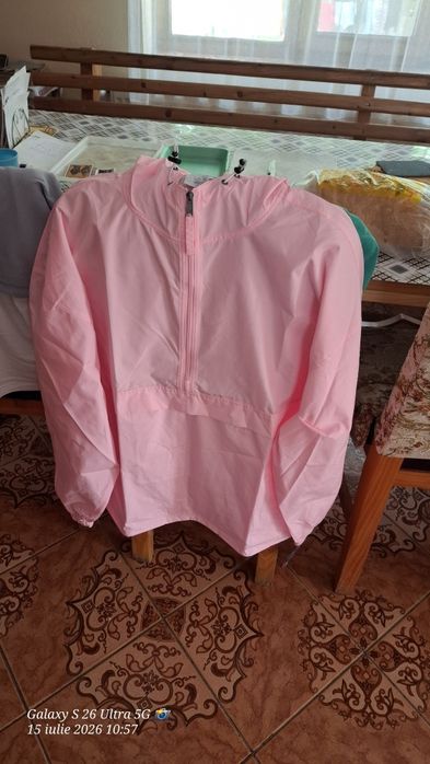 Se vinde geaca impermeabila 200 ro.set de scule 350 ron